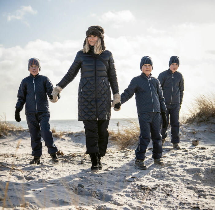 Sofia önskar att förståelsen och stödet från samhället hade varit större när hon hamnade i sitt livs värsta kris. Sofia Eidelin tillsammans med sina trillingsöner Walter, Vilgot och Calle.