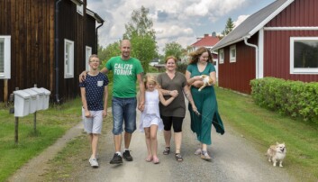 Hela familjen Familjen Eklöf Norberg: Jannice Eklöf, 40 år, författare, fotograf och redaktionschef på en lokal gratistidning. Kent Norberg, 43 år, lokförare. Joel, 17 år, Jennilie, 14 år och Juva, 8 år. Bor: Alby, i Ånge. Foto: Sara Magnusson Familjen Eklöf Norberg vars dotter fick leukemi.