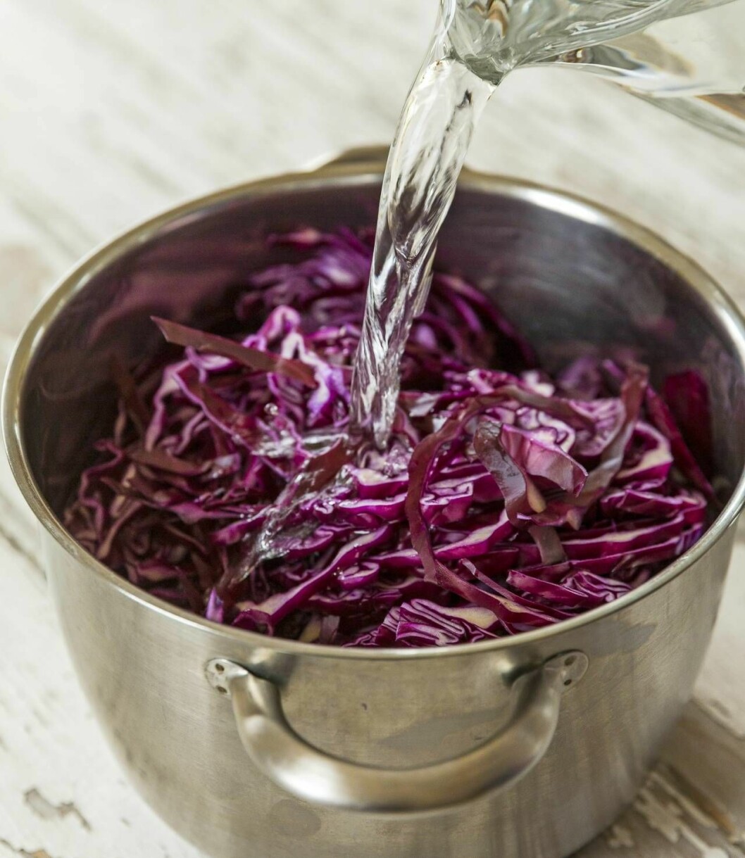 Kok med rödkål och vinäger