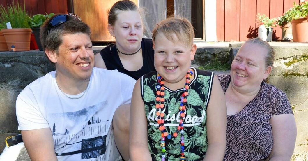 Efter flera år av kaos och oro har lugnet och harmonin återvänt till familjen Einevik: pappa Magnus, storasyster Felicia, Felix och mamma Jennie. Foto: Kai Rehn Efter flera år av kaos och oro har lugnet och harmonin återvänt till familjen Einevik: pappa Magnus, storasyster Felicia, Felix och mamma Jennie