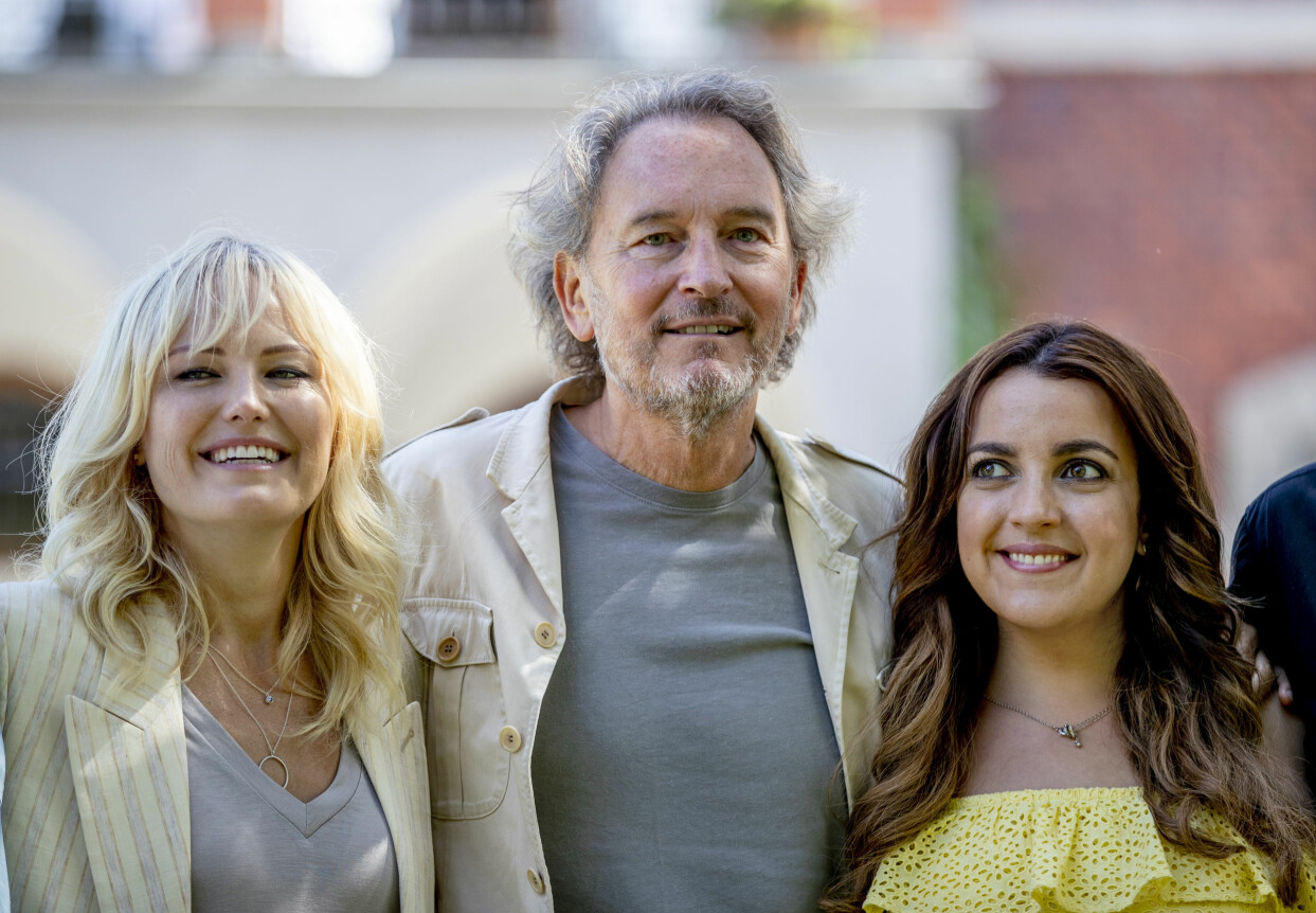Filmen ”En del av mitt hjärta” bygger på Tomas Ledins låtar. Här är han på bild ihop med skådespelarna Malin Åkerman och Shima Niavarani. Foto: TT Filmen ”En del av mitt hjärta” bygger på Tomas Ledins låtar. Här är han på bild ihop med skådespelarna Malin Åkerman och Shima Niavarani. Foto: TT