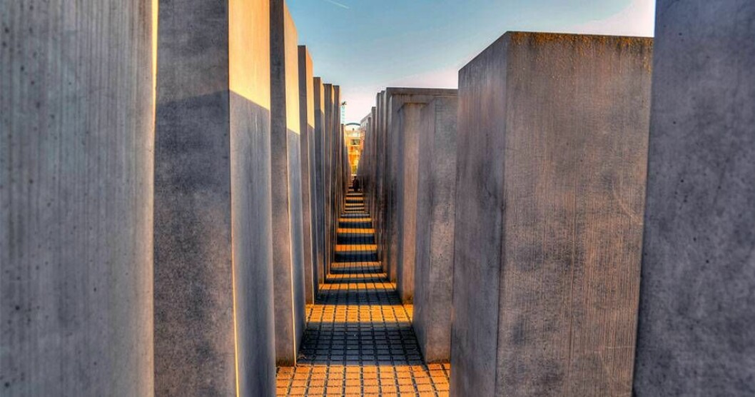 Resan med din tonåring kan även bli historiskt givande – här det väldiga förintelsemonumentet i Berlin. Foto: Shutterstock/TT Förintelsemonumentet i Berlin.