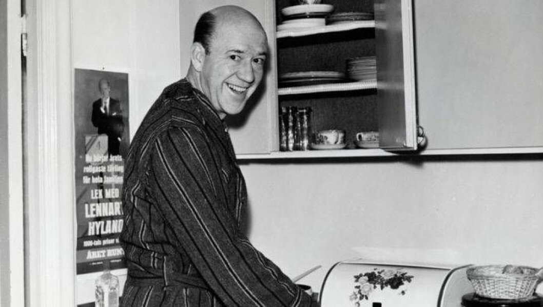 När Lennart Hyland 1954 föreslog Frufridagen hade han knappast förväntat sig den storm av reaktioner det skulle föra med sig. Själv föregick han med gott exempel på Frufridagen 1963. Foto: Svenskt Fotoreportage/IBL Collections/IBL Bildbyrå När Lennart Hyland 1954 föreslog Frufridagen hade han knappast förväntat sig den storm av reaktioner det skulle föra med sig. Bild: Svenskt Fotoreportage/IBL Collections/IBL Bildbyrå