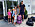 Cassandra, Melissa, Johan, Jenny, Alexander och Jonathan står med sina resväskor och gör sig redo att lämna Sverige för Thailand.