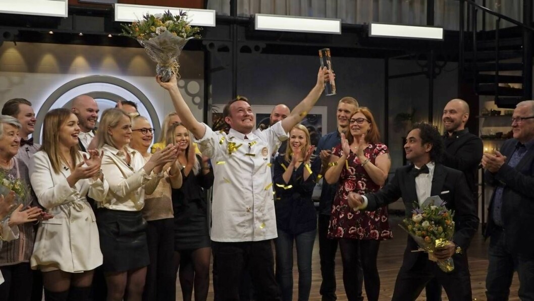 Totalt lycka efter segern i <em>Sveriges mästerkock</em>. Nu väntar nya spännande utmaningar för Gabriel Jonsson. Han ska bland annat satsa på Youtube-kanalen <em>Ett Gott Land</em>. Foto: TV4/Meter Gabriel Jonsson jublar efter att ha vunnit Sveriges mästerkock