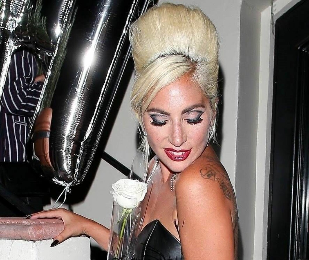 Stilkameleonten Lady Gaga syns här i en klassisk beehive. Foto: TT Lady Gaga med bikupa