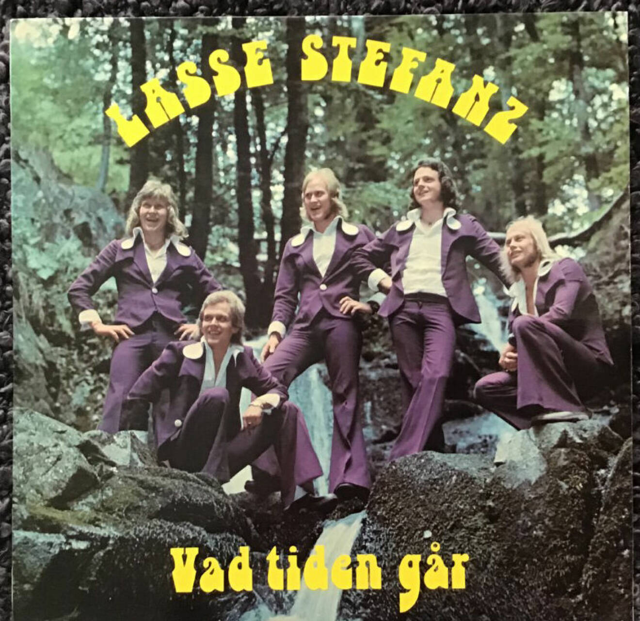 Skivomslaget till Lasse Stefanz Vad tiden går från 1974.
