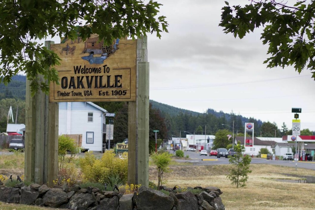 Det har skrivits massor av artiklar, gjorts radioprogram, tv-inslag och poddar om ”The Oakville Blob Mystery”. Skylten som välkomnar besökare till staden Oakville.