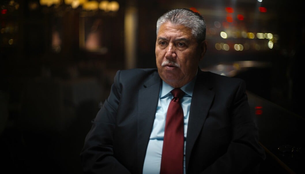 Gil Carrillo gjorde sig ett namn under jakten på Night Stalker. Han var vid den tiden en förhållandevis ung och oerfaren mordutredare. Han kopplade även Night Stalker till en serie barnarov. Mordutredaren Gill Carillo var en av poliserna som gjorde att Night Stalker åkte fast.