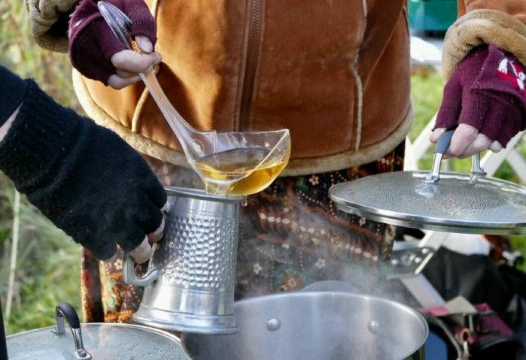 Kärt barn har många namn. Här serveras ”mulled wine” i England. En motsvarighet till vår glögg. Foto: IBL Mulled wine