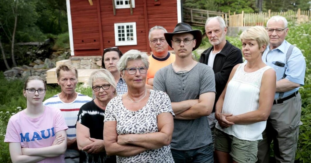Grannarna protesterade mot att Ernst Kirchsteiger byggde om Kånsta kvarn i <em>Sommar med Ernst </em>2018. Foto: TT Grannarna protesterar mot Sommar med Ernst.