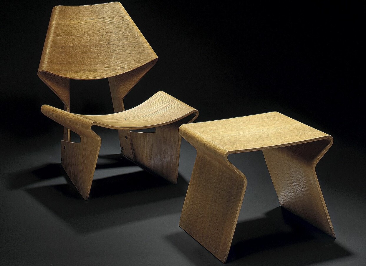 Stolen är nästan mer känd än sin upphovskvinna. Den visades på Victoria and Albert Museum i London i en designutställning 1963 och är raffinerat skulptural i sin form. Men den är sällsynt, endast 300 exemplar tillverkades av Poul Jeppesen Møbelfabrik och få finns kvar i dag. År 2007 sålde Bruun Rasmussen ett par stolar med ett tillhörande bord för 230 000 danska kronor (200 000–250 000). Grete Jalks GJ-stol.