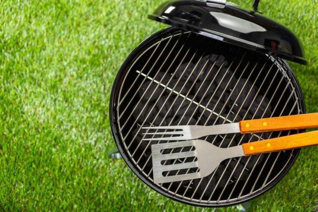 Bikarbonat är det perfekta hjälpmedlet för att få bort beläggning från grillgallret. Foto: IBL Bildbyrå Bikarbonat är det perfekta hjälpmedlet för att få bort beläggning från grillgallret.