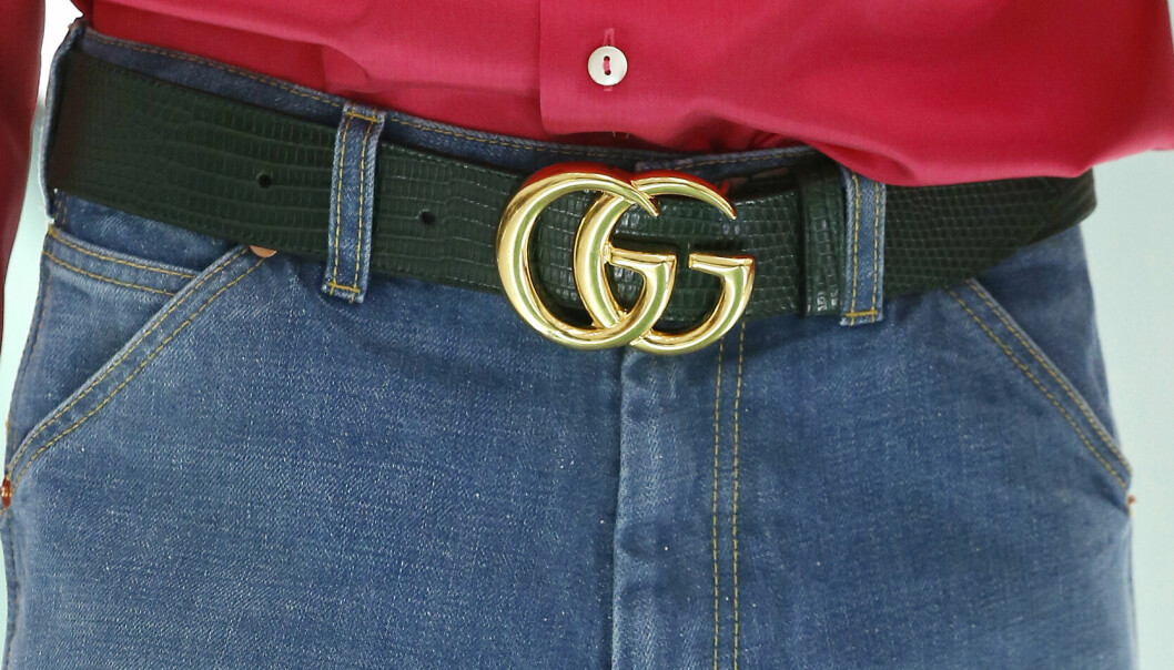 Gucci började med exklusiv väskor och bagage. Den ikoniska loggan med två G (Guccio Gucci) skapades av sonen Aldo på 1930-talet.. Gucci loggan