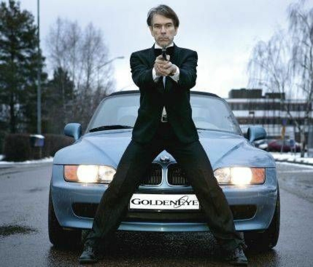 Gunnar Schäfer/James Bond med sin häftiga Bond-bil. Gunnar Schäfer/James Bond med sin häftiga Bond-bil.