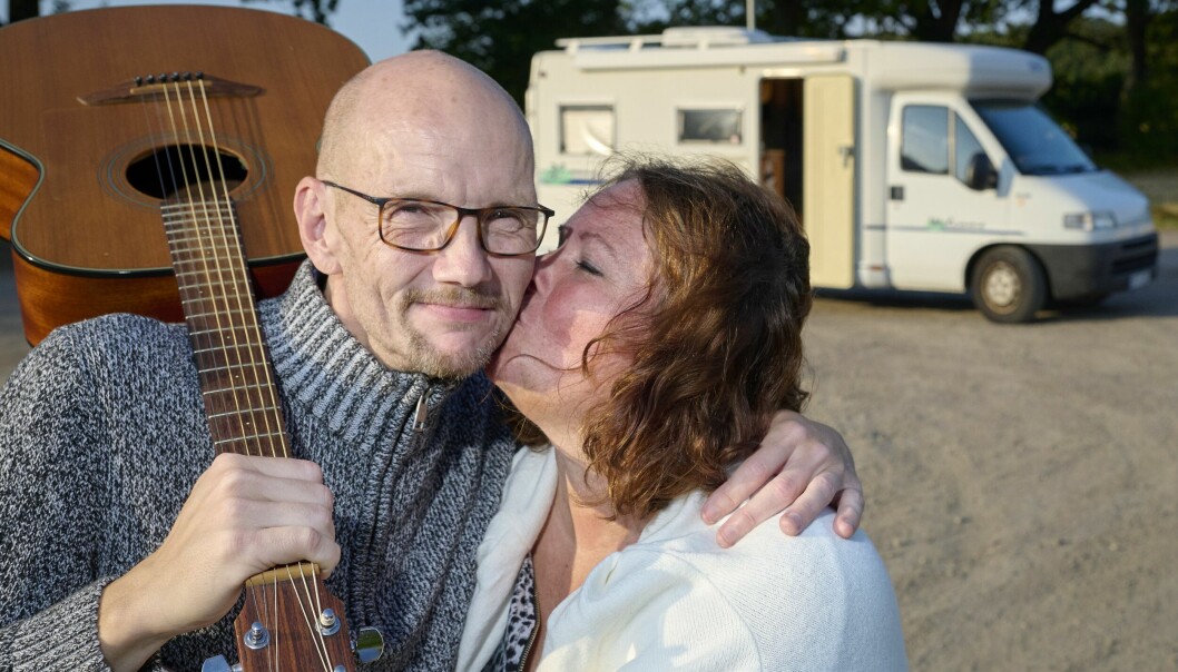 Håkan Hultberg och Kristine Persson drömmer om ett fritt liv i husbil.
