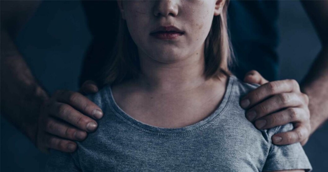 När Anna lyckades bryta sig loss från Tomas hämnades han – på deras gemensamma dotter. Foto: Shutterstock/TT (Bilden är arrangerad) När Anna lyckades bryta sig loss från Tomas hämnades han – på deras gemensamma dotter.