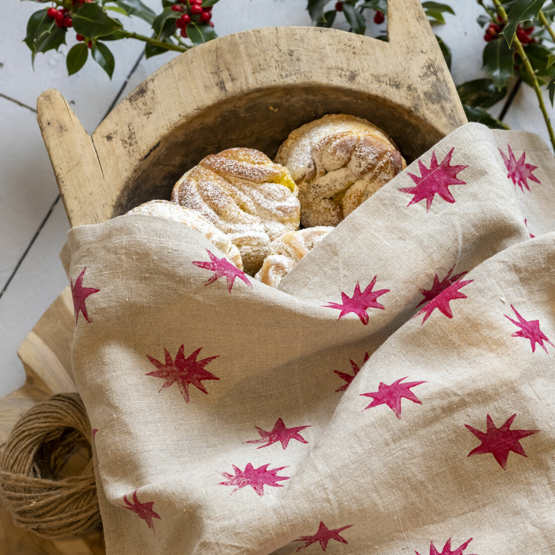 Handduk med vackert stjärnmönster av potatistryck