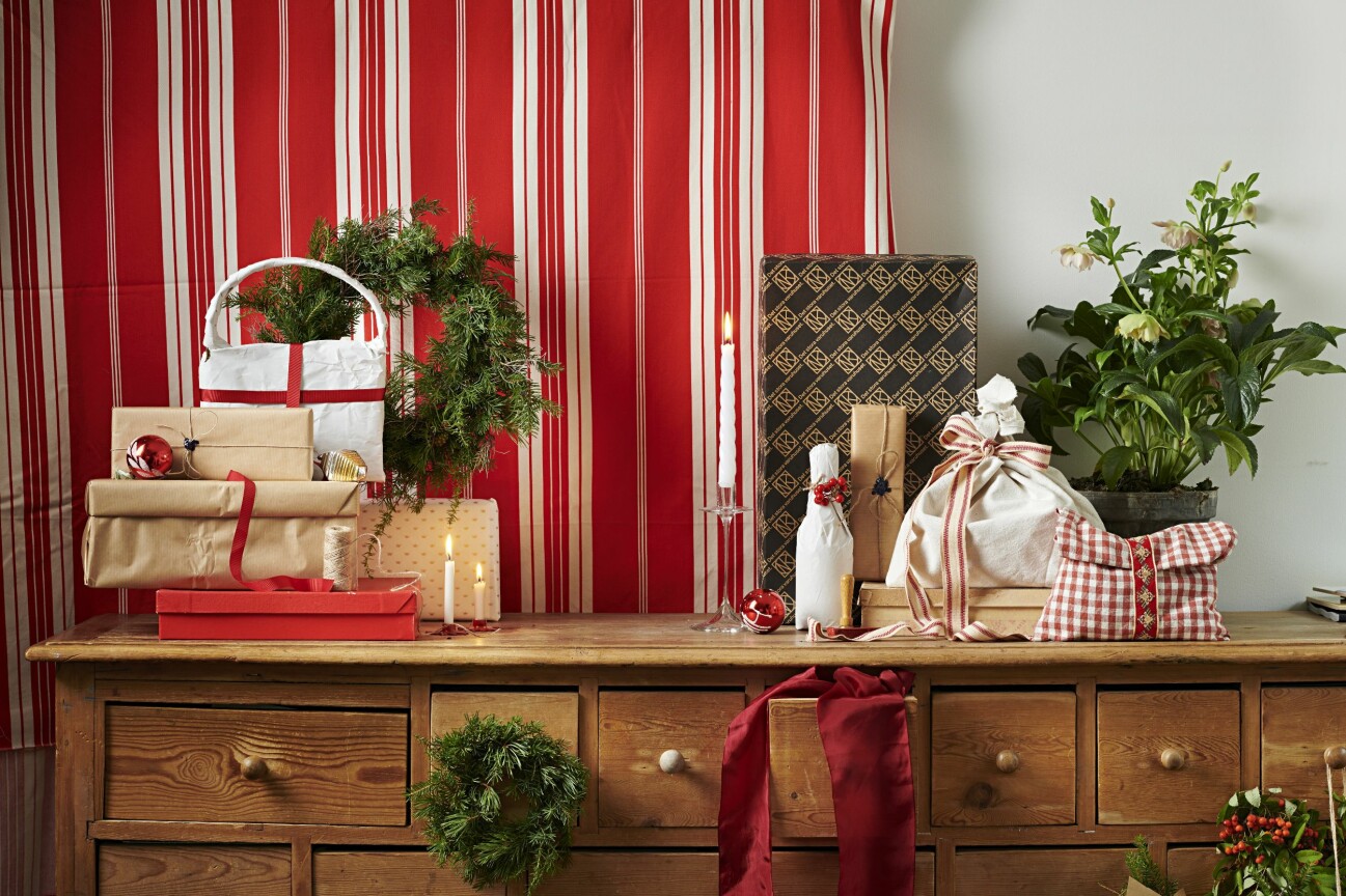 Här syns Gustav Broströms fina sätt att slå in julklappar och paket på nya sätt.