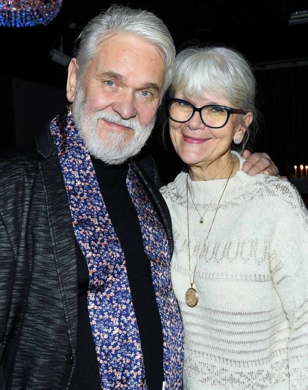 Hasse Andersson och Monica Forsberg lever och arbetar tillsammans. Nu har de skrivit en musikalisk fars ihop. Foto: IBL Hasse Andersson och Monica Forsberg lever och arbetar tillsammans.