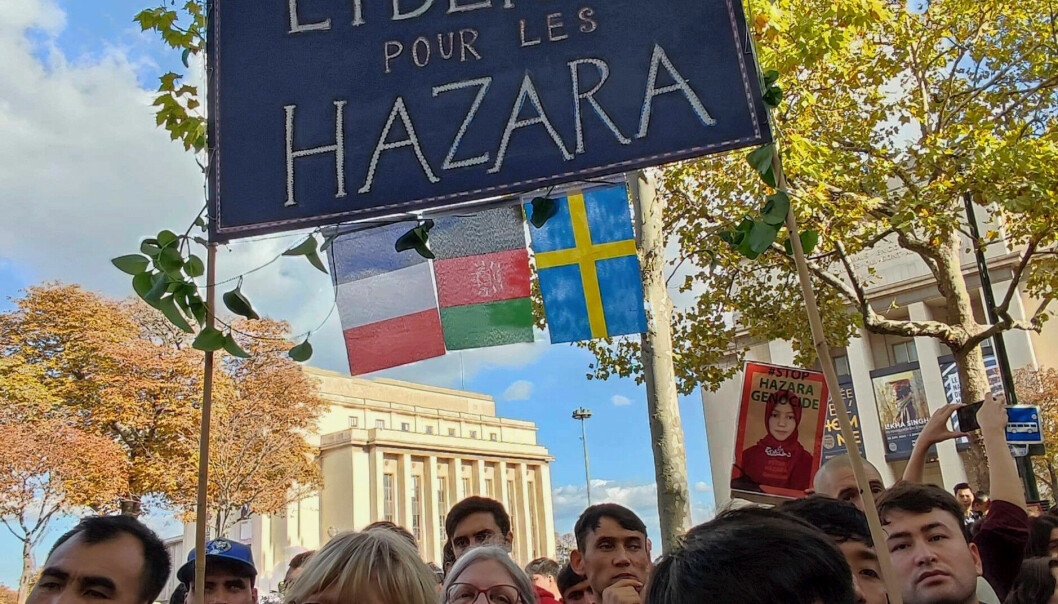 I Paris deltog Eva i en hazara-demonstration. Hazarerna är en förföljd minoritet i Afghanistan, som de senaste två åren har utsatts för fruktansvärda dåd av en gren av IS. Hazara-demonstation i Paris.
