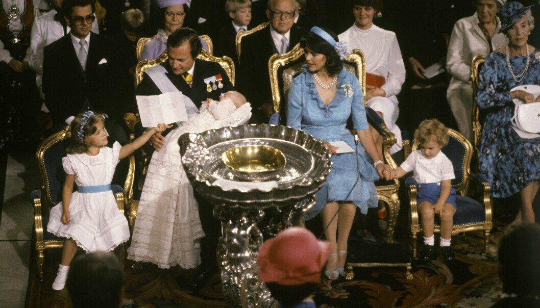 Foto: Jan Collsiöö/TT Hela kungafamiljen samlad på prinsessan Madeleines dop, 1982.