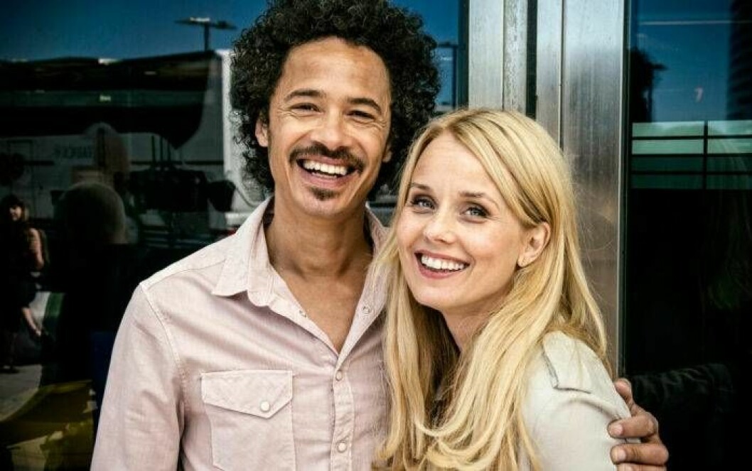 Under 1990-talet var Helena och artisten Eagle-Eye Cherry ett par under lång tid. Nu spelar de mot varandra i filmen <em>Lyckligare kan ingen vara. </em>Foto: SF Studios Helena af Sandeberg och Eagle-Eye Cherry.