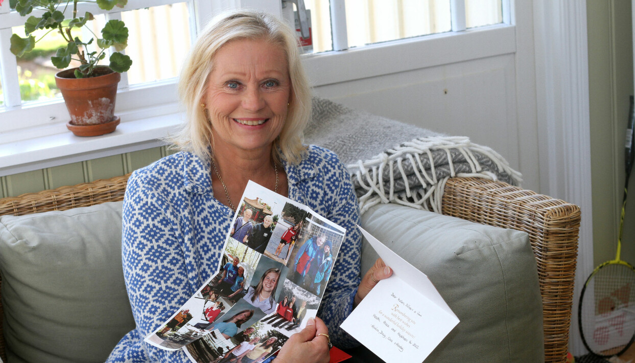 Helén Wallnedal har
under alla år kunnat se fram emot breven från Monica i Kanada, ända sedan de träffades som hastigast som turister
i Los Angeles för snart fyra decennier sedan. Foto: Susanne Stamming Helén visar upp några av breven från Monica.