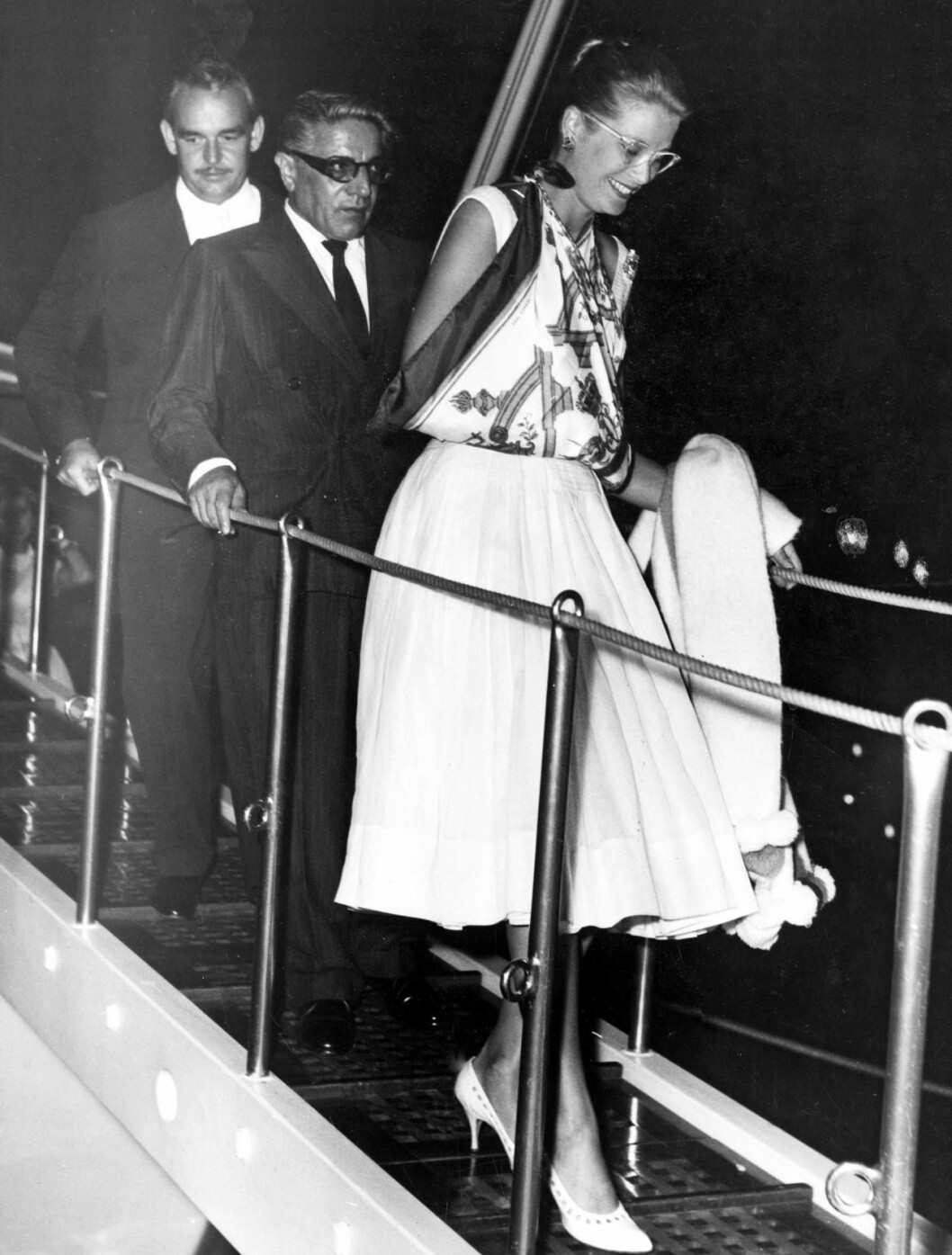 Grace Kelly med scarf som mitella 
