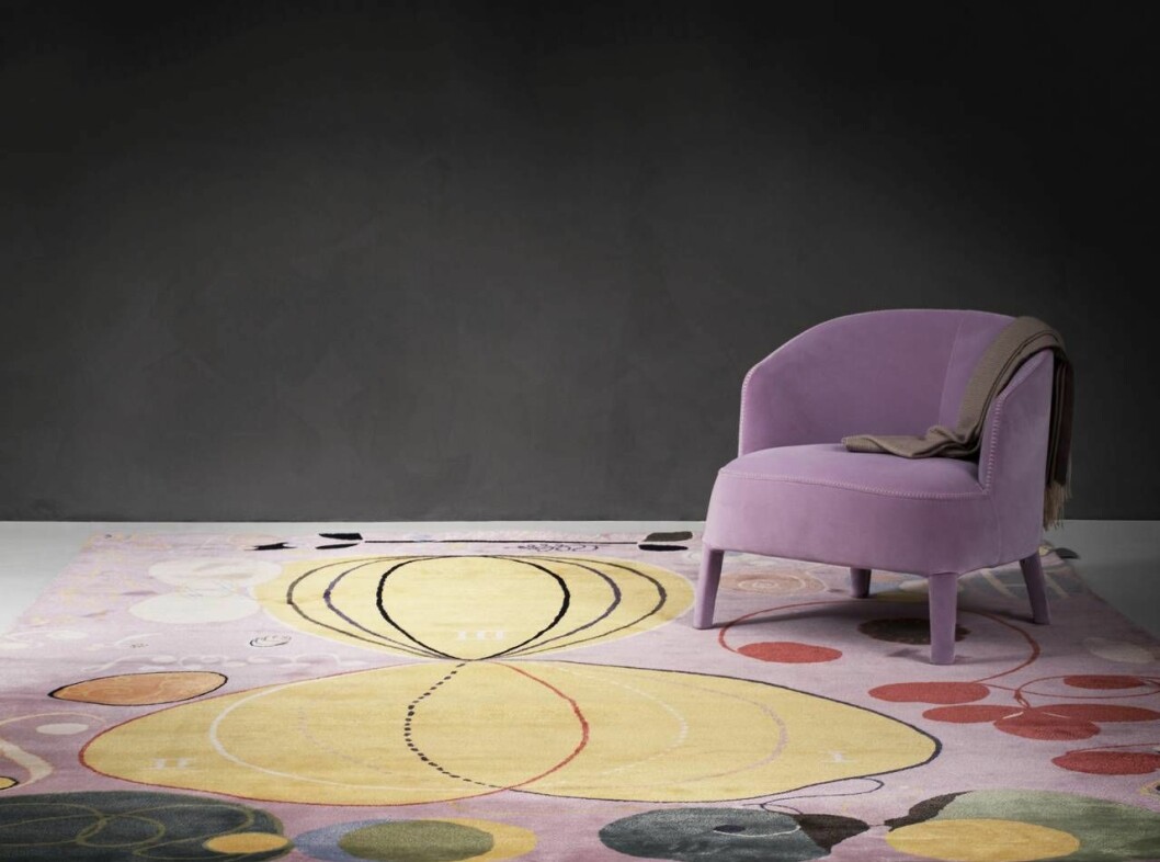 Förra hösten släpptes en serie limiterade mattor med motiv från Hilma af Klints Tempelserie, skapad 1906–1915. Den togs fram av Stiftelsen Hilma af Klint tillsammans med Asplund, och visades på galleriet CFHILL. Förra hösten släpptes en serie limiterade mattor med motiv från Hilma af Klints Tempelserie, skapad 1906–1915.