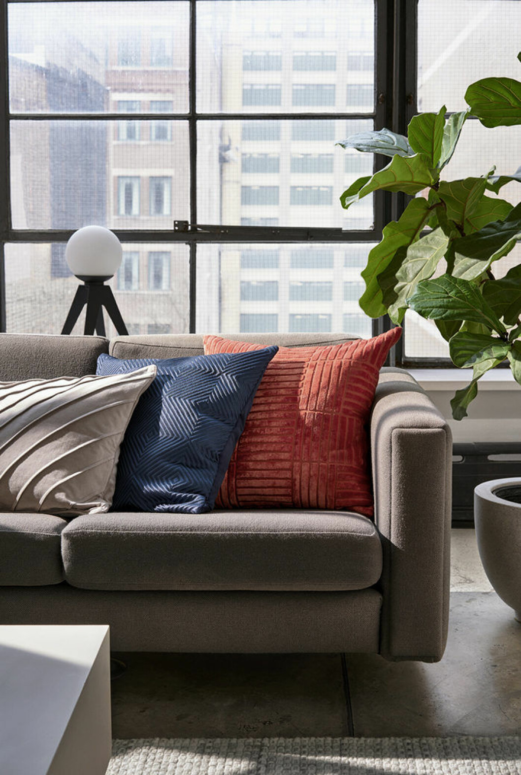 Vi såg fina färgklickar i H&M:s höstkollektion och nu lovas mer färgsprakande inredning 2019! Foto: H&M Home H&M Home satsar på färgstarka detaljer