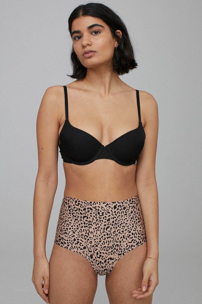 trosor med leopardmönster