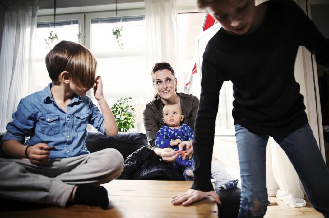 Varannan vecka är det fullt ös med tre killar i huset. Foto: Veronica Kindblad Humormamman Nicole med sina barn