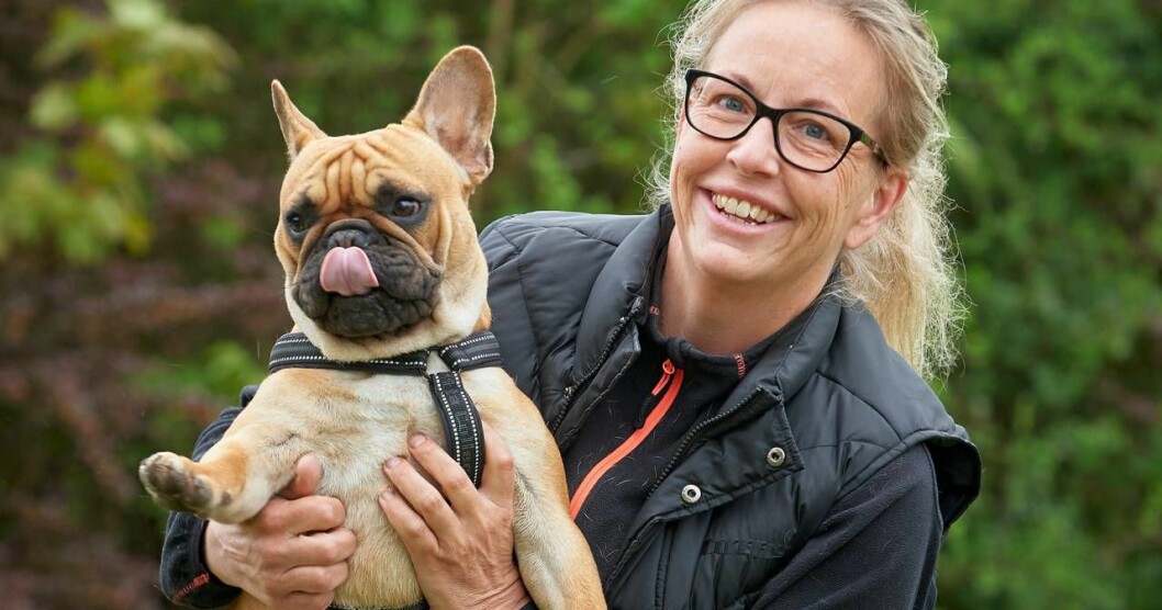 Veronica är glad över sin Basse, men ledsen över att han troligtvis haft en tuff start i livet. Foto: Stefan Lindblom Veronika och Bosse