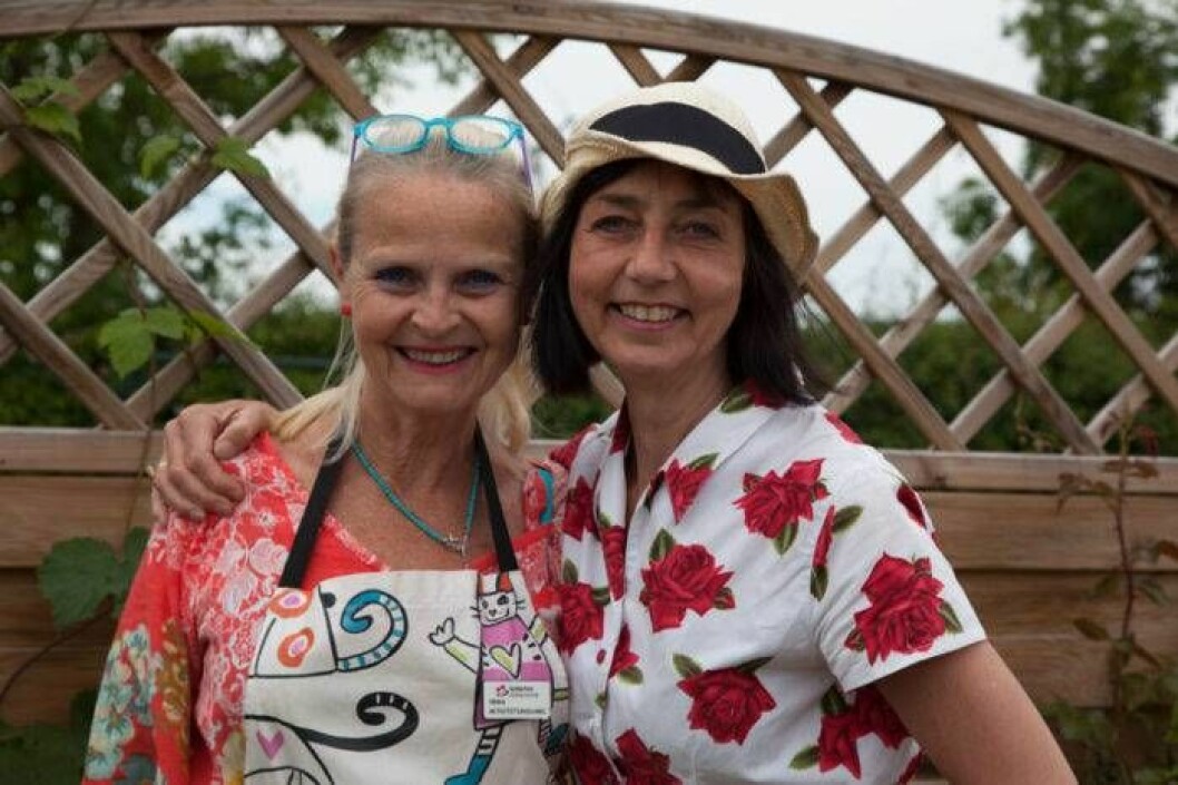 Ninna Fredriksson, aktivitetsansvarig på Hyllie parks äldreboende och Maria Lindberg, naturpedagog. Foto: Minna Wallén-Widung Ninna Fredriksson, aktivitetsansvarig på Hyllie parks äldreboende och Maria Lindberg, naturpedagog.