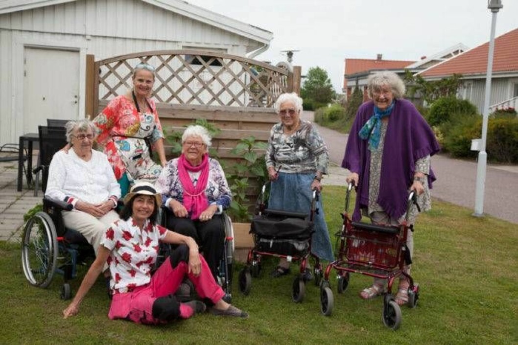 Från vänster: Signe Andersson, Ninna Fredriksson, Rut Edenhed, Inga-Lisa Lindberg och Mimmi Glennmo. Längst fram sitter Maria Lindberg. Foto: Minna Wallén-Widung Från vänster: Signe Andersson, Ninna Fredriksson, Rut Edenhed, Inga-Lisa Lindberg och Mimmi Glennmo. Längst fram sitter Maria Lindberg.