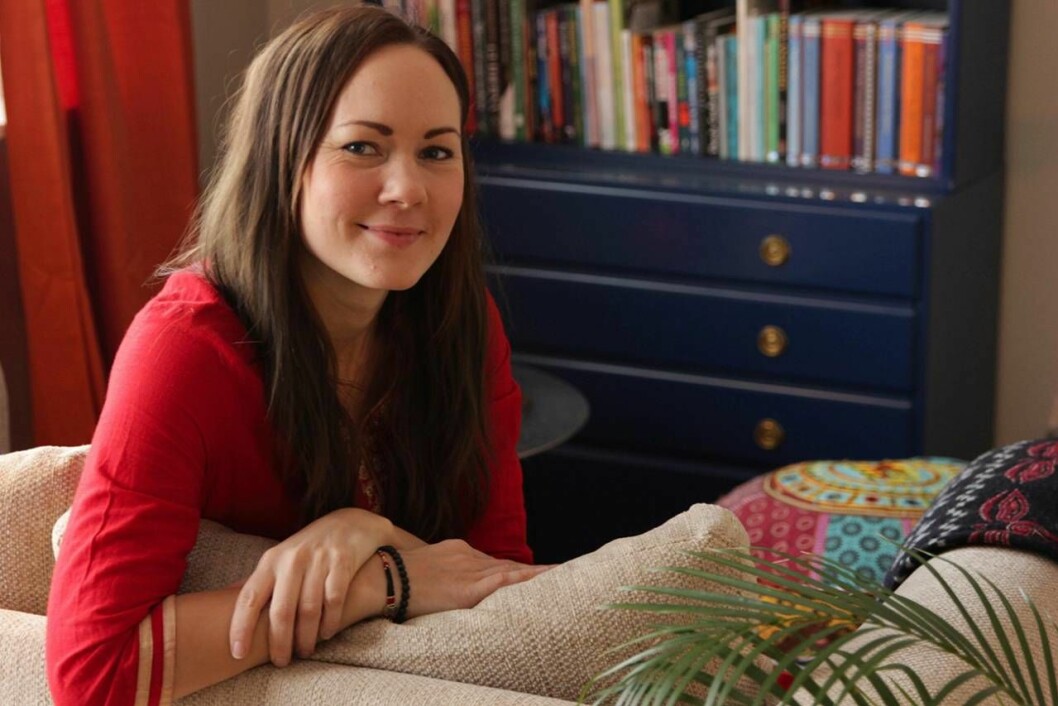 ”Jag ville tala om att det är okej att krisa”, säger Ida om sin bok som hon hoppas ska hjälpa andra. Foto: Evelin Gyllenram Ida Bäckström drabbades av plötslig dövhet