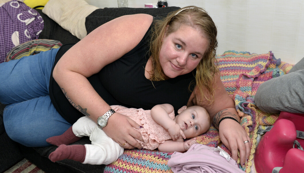 Ida märkte inte att hon var gravid eftersom hon inte hade några tecken förutom svullna fötter och svettningar på slutet. Ida och Stella.