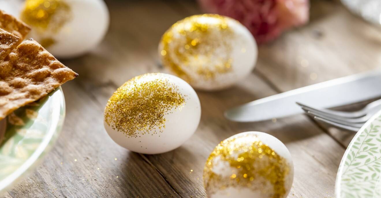 Ägg dekorerade med guldglitter