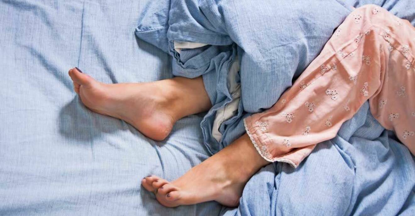 Restless legs i en säng