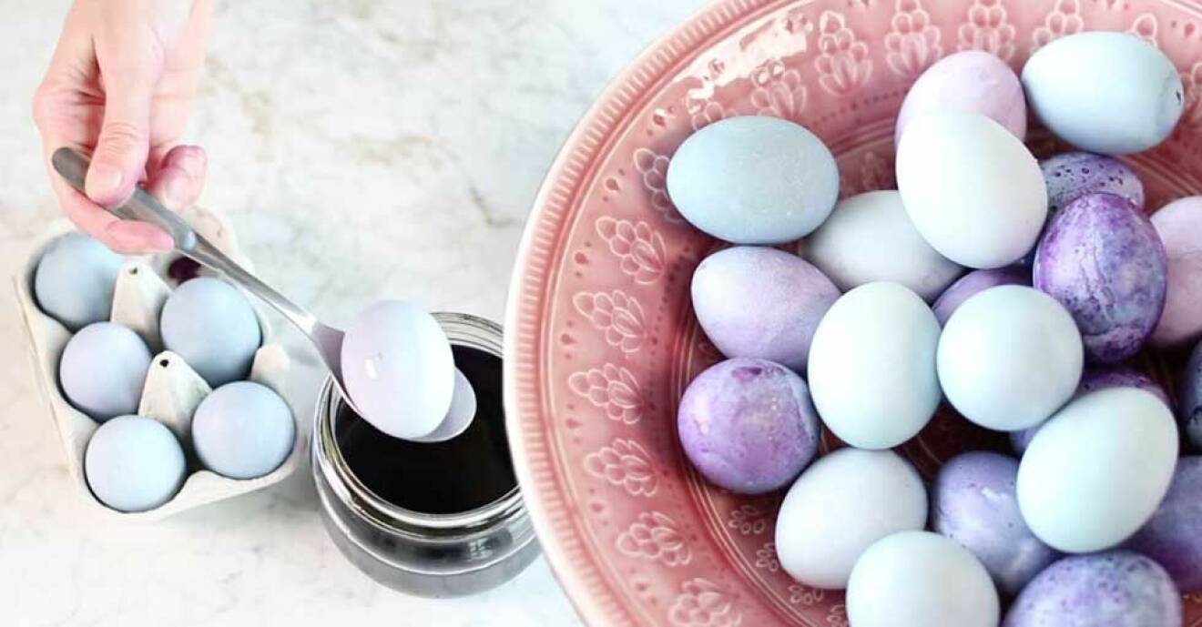 Färga äggen naturligt i påsk.