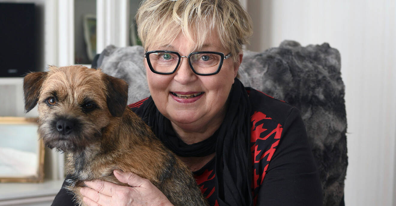 Ann-Katrin tillsammans med hundvalpen Tindra som hjälpte henne ur depressionen