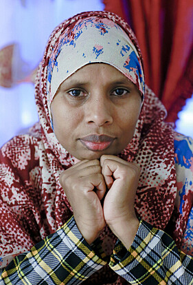 Sahra kommer ursprungligen från Somalia och kan vara en trygghet för kvinnor som inte kan svenska. Porträtt av Sahra som arbetar som kulturdoula och hjälper kvinnor som ska föda.