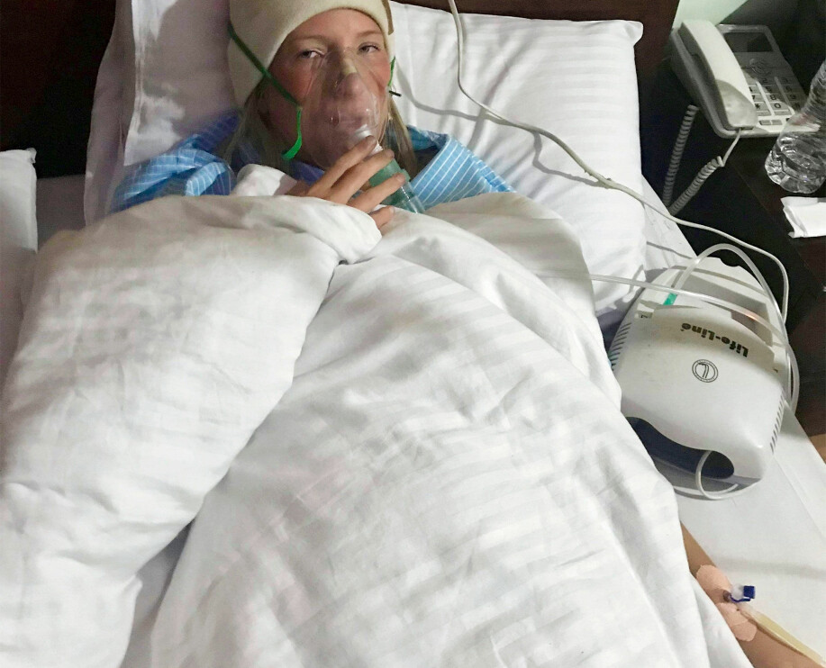 På sjukhuset i Kathmandu fick Saga inhalera luftrörsvidgande medicin som gjorde det lättare att andas. Saga på sjukhuset i Katmandu, Nepal.