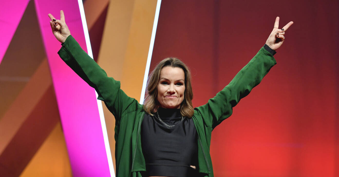 Linda Bengtzing när hon presenterades som en tävlande i deltävling 2 av Melodifestivalen 2020.