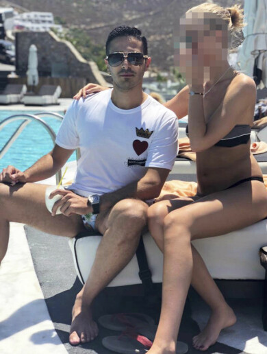 Simon med
flickvän vid poolen.
Pernilla träffade
flickvännen flera gånger, bland annat på
Mykonos och
i Rom. Simon Leviev med
flickvän vid poolen.
Pernilla träffade
flickvännen flera gånger, bland annat på
Mykonos och
i Rom.