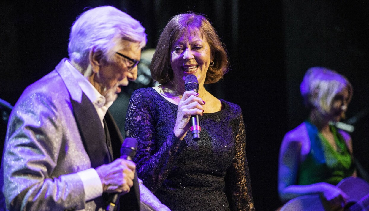 Lill Lindfors med Owe Thörnqvist på scen i mars 2019. <i>Foto: TT</i> Owe Thörnqvist och Lill Lindfors på scen i maj 2019.