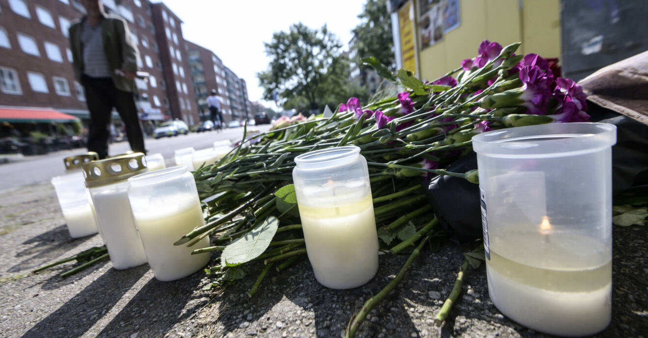 Ljus och blommor på platsen där Karolin Hakim sköts till döds i Malmö.