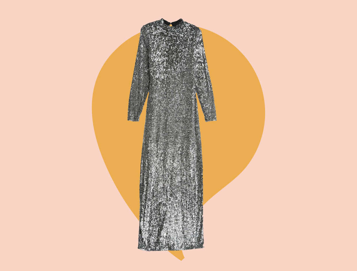 Glittrig långklänning i silver från Gina tricot.