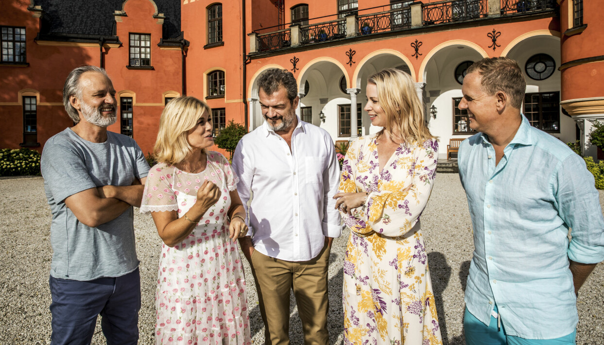 I år får vi följa Björn Kjellman, Pernilla Wahlgren, Dragomir Mrsic, Julia Dufvenius och Måns Möller på Lejondals slott. Björn Kjellman, Pernilla Wahlgren, Dragomir Mrsic, Julia Dufvenius och Måns Möller i Stjärnorna på slottet.